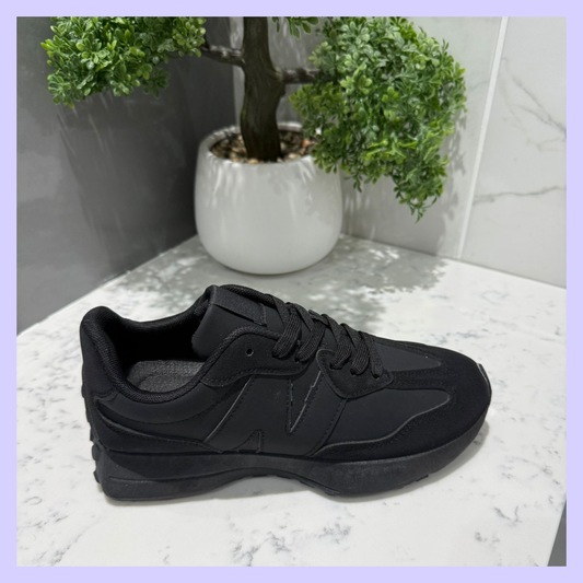 NINA ALL BLACK TRAINER