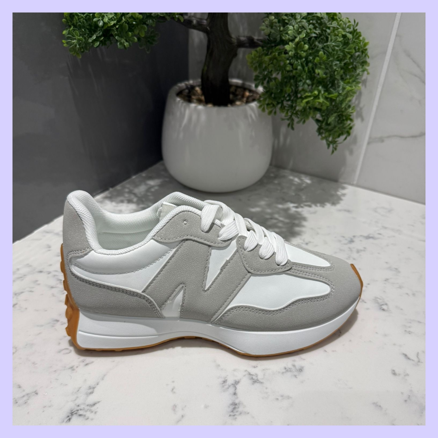 NINA WHITE / GREY TRAINER