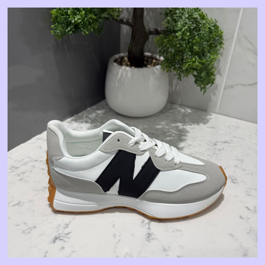 NINA WHITE / BLACK TRAINER